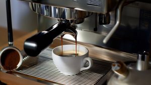 brews concentrated coffee quickly